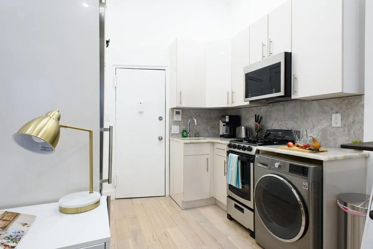 62-2B New Studio Prime Ues W&D In Unit New York 0*,
