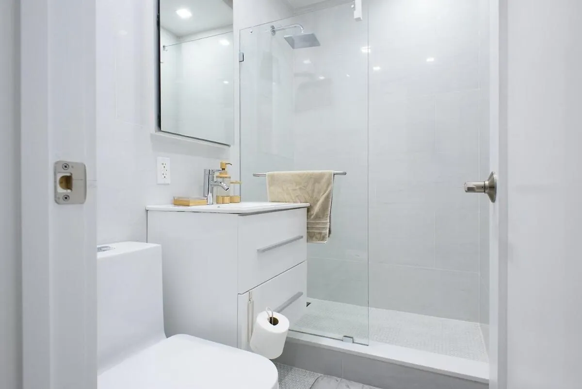 62-2B New Studio Prime Ues W&D In Unit New York